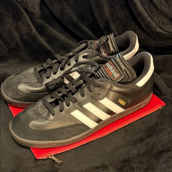 Adidas SAMBAS Black and White INDOOR SOCCER SHOES - Picture 5 of 17